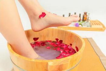 月经期间泡脚会使月经量增加吗