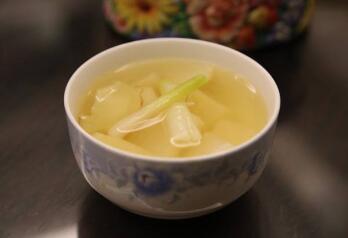 葱白煮水是大葱还是小葱