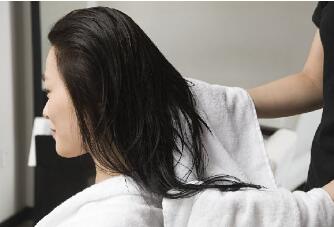 哺乳期妈妈为什么掉头发