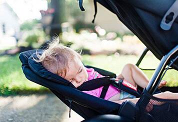 婴儿车可以当床睡吗