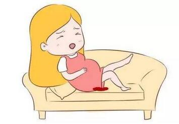 临产前如何区分见红与出血