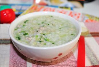 9个月宝宝辅食—肉末茄泥粥