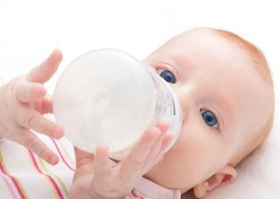 判断宝宝是否吃饱的方法