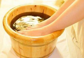 秋天可以用生姜泡脚吗