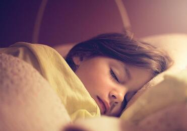 秋季宝宝晚上穿什么睡觉