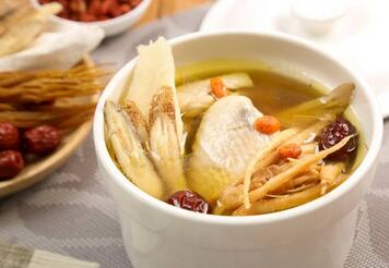 蜜枣麻根母鸡汤