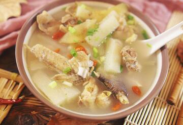 山药炖鸡汤