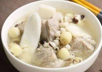 芡实赤小豆田鸡汤