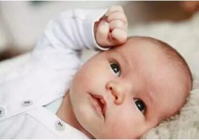 说话迟的孩子是不是笨 如何鉴别宝宝语言发育迟缓