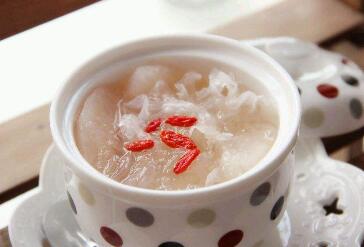 冰糖雪梨炖燕窝