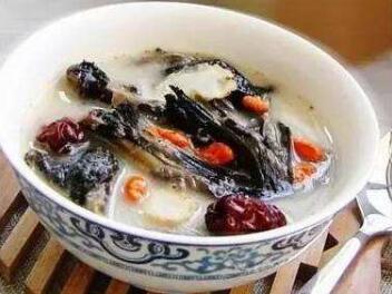 枸杞红枣乌鸡汤