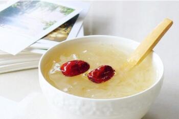 养生红枣银耳汤