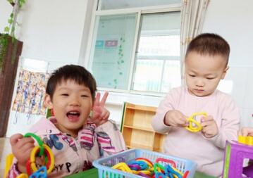 幼儿园中班菲菲生气了社会教案