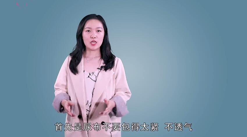 给婴儿换尿布时的注意事项