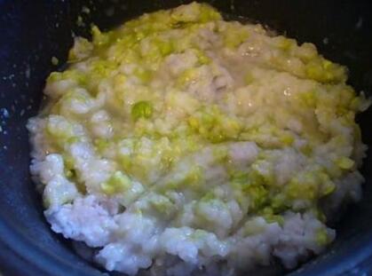 绿豆芋头滑蛋肉末粥