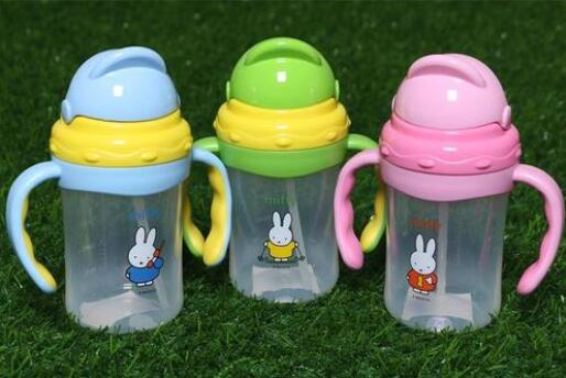 训练宝宝用学饮杯的注意事项