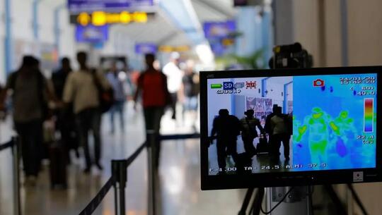 明明是额温枪，为什么对着我手腕测？