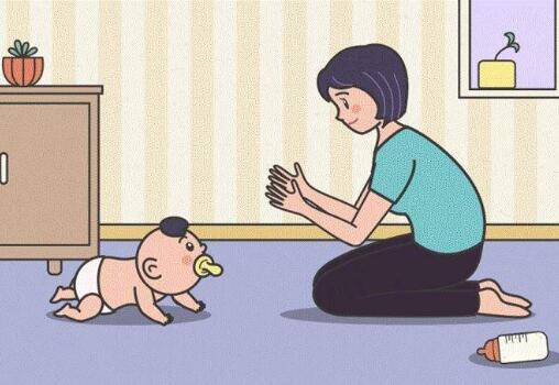 宝宝多大抬头？翻身？吃手？坐立？爬行？