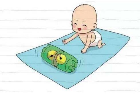 宝宝多大抬头？翻身？吃手？坐立？爬行？