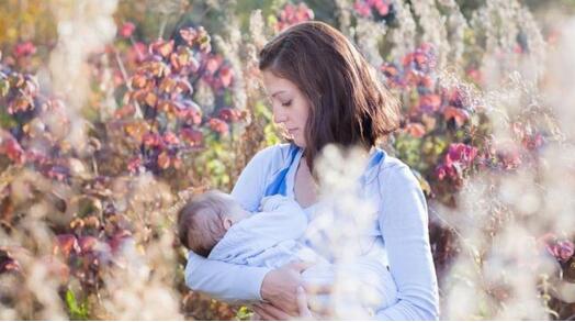 这4种喂奶姿势最轻松