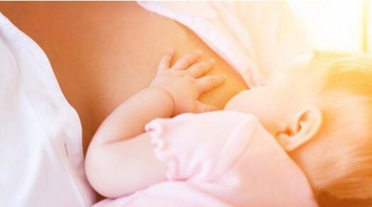 这4种喂奶姿势最轻松