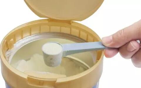 新生儿吃多少奶粉好