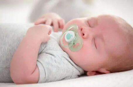 定型枕该不该用？宝宝多大用枕头合适