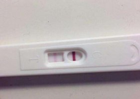 验孕棒一深一浅是怀孕了吗