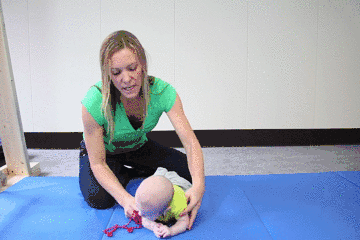 五个月宝宝不会翻身