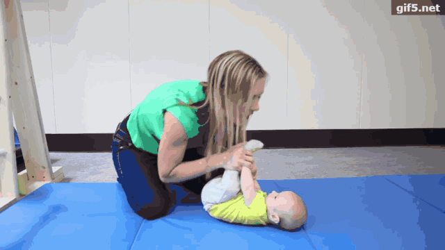 五个月宝宝不会翻身