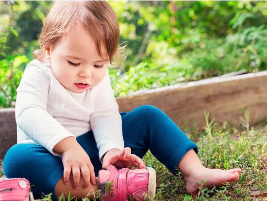 宝宝的第一双学步鞋怎么挑？