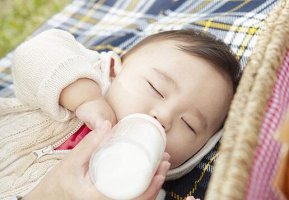 婴儿混合喂养需要喝水吗