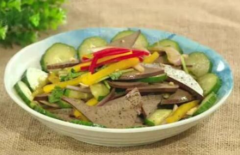 孕早期食谱：猪肝凉拌瓜片