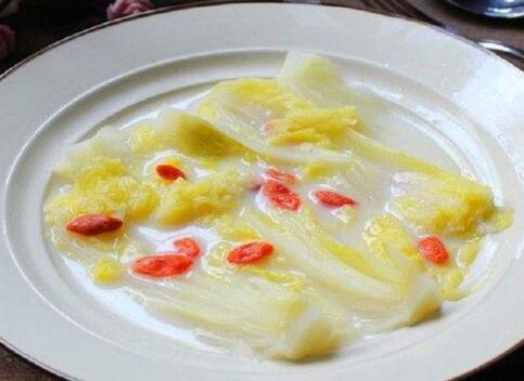 孕早期食谱：白菜奶汁汤