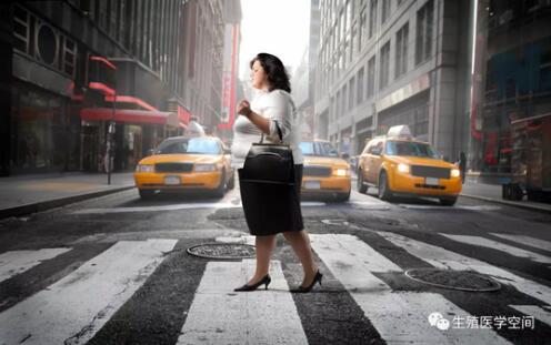 这8个会导致不孕的习惯，「搬砖」再辛苦都别染上