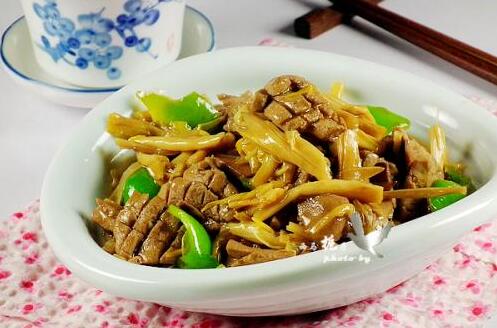 哺乳期猪腰子的做法：黄花菜炒猪肾