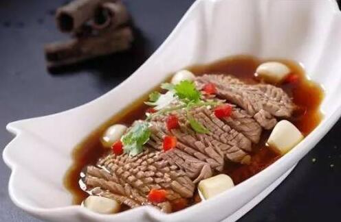 哺乳期猪腰子的做法：杜仲腰花