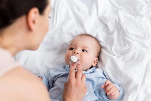 安抚奶嘴的利弊，安抚奶嘴怎么用？