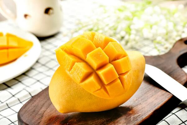 如何缓解眼睛疲劳？补充叶黄素该吃些什么？