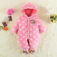 新生儿冬天穿连体衣还是分体式