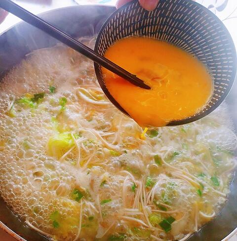 孕期怕感冒？不如来碗热汤面，轻松增强抵抗力