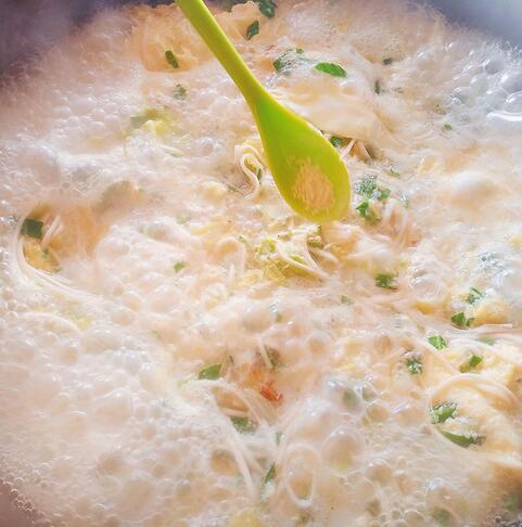 孕期怕感冒？不如来碗热汤面，轻松增强抵抗力