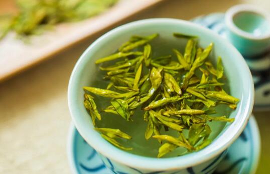 冬天到了，喝茶的好处很多，看你喝对了吗？