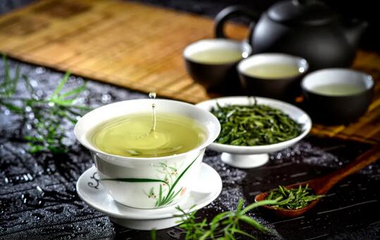 冬天到了，喝茶的好处很多，看你喝对了吗？