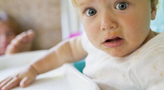 宝宝眼屎多、口气重、大便干硬？饮食调整就能缓