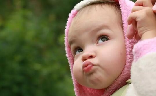 秋冬季宝宝嘴唇干裂怎么办