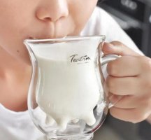 这些假牛奶已被列入黑名单，营养不高还很贵