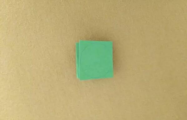 卡纸拼贴画毛毛虫手工制作