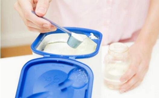 给婴儿冲奶粉注意事项