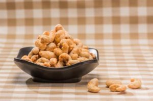 腰果放置久了有一股哈喇味还能吃吗